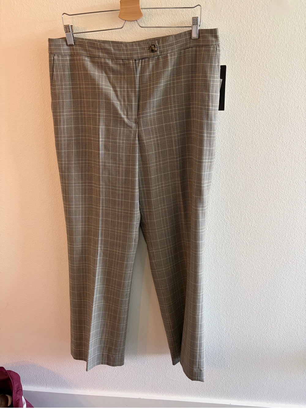 Jones New York Men's Plaid Dress Pants in Tan and White